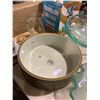 Image 1 : Round Sink Basin (16 in x 16in)