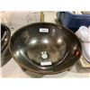 Image 1 : Sink Basin (15 1/2in x 16in)