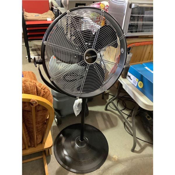 Utilitech 20in Heavy Duty Steel Outdoor Pedestal Fan (In Box)