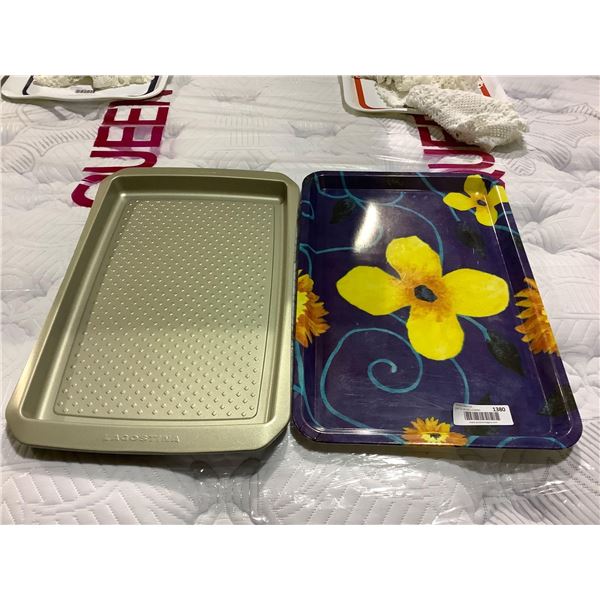 Lot of 2 Trays