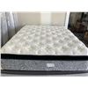 Image 3 : Queen Size Euro Top Mattress Floor Model