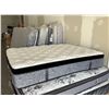 Image 4 : Queen Size Euro Top Mattress Floor Model