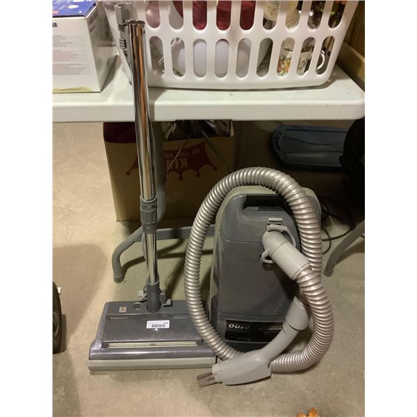 Kenmore Whispertone 8100 Vacuum Cleaner