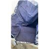 Image 3 : BOX OF FREE WEIGHTS AND AIRBED