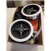 Image 2 : 2 SONANCE SPEAKERS, POWER BAR, ELECTRONICS, GLOVES