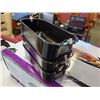 Image 3 : AS NEW RIVAL 18 QUART ROASTER OVEN AND 3 NEW 15-18LB ROASTING PANS