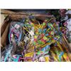 Image 2 : 1000 NEW HEADBANDS AND 100 FLYING TOYS