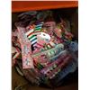 Image 2 : 420 SETS OF NEW HAIR ACCESSORIES, LARGE BIX OF NEW HAIR ACCESSORIES, 2 HOLOGRAPHIC PRINTS AND TRAY O