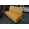 Image 2 : YELLOW BUTTONBACK UPHOLSTERED BENCH