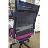 Image 8 : 2 GAS LIFT OFFICE CHAIRS - PURPLE AND BLACK AND BLACK