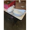 Image 8 : 2 BOXES OF SERVING WARE  AND COLLECTIBLES