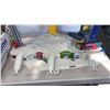 Image 8 : HOT WHEELS MUTLILEVEL PARKING GARAGE WITH BATTLE BOT TOYS AND MARBLE GAME