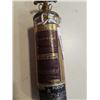 Image 2 : ANTIQUE GENERAL MODEL 85 HD FIRE EXTINGUISHER WITH BRACKET UNUSED