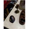 Image 8 : LOT OF MUSICAL PORCELAIN FIGURES, ELEPHANT, FIGURE AND OTHER COLLECTIBLES