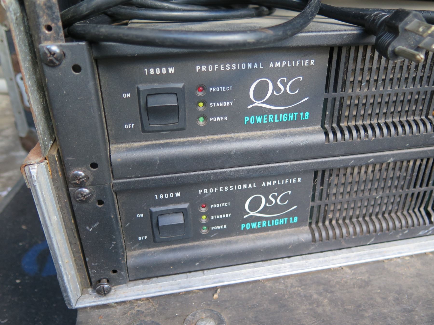 2 QSC PowerLight 1.8 Amps in Rolling ATA Rack, 650 watts per ch @4ohms