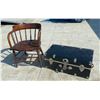 Image 1 : BARREL CHAIR AND TRUNK