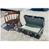 Image 2 : BARREL CHAIR AND TRUNK