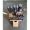Image 2 : FABERWARE KNIFE SET IN KNIFE BLOCK