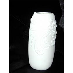 Vase in the Style of Meissen: Kaiser  #1951460