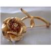 Image 1 : Rose shaped 14K gold pin with ruby and diamond #1969749