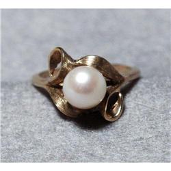 Estate Yellow Gold 6mm Ocean Pearl Ring. #1993002