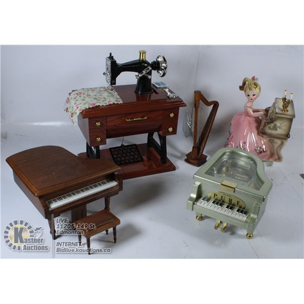 VINTAGE 4 MUSIC BOX'S PIANO