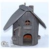 Image 1 : RUSTIC BIRDHOUSE.