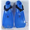 Image 1 : PAIR OF BLUE IST SIZE LARGE FLIPPERS