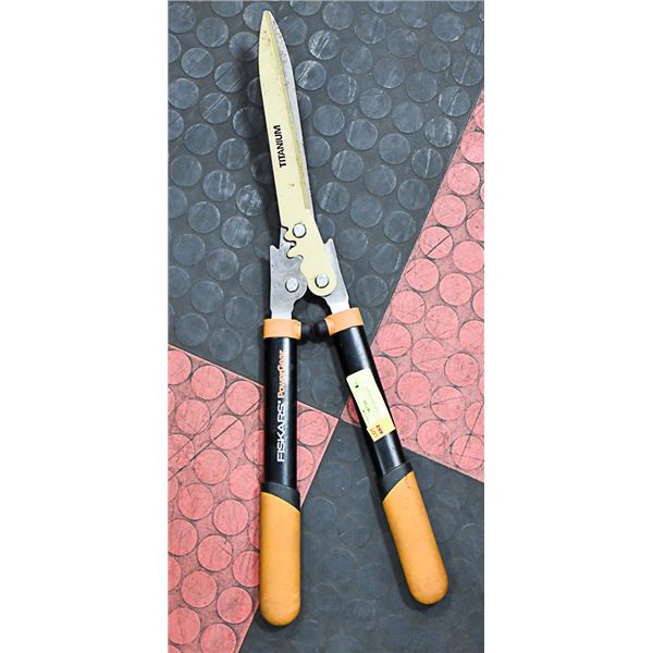 FISKARS TITANIUM GARDEN SHEARS