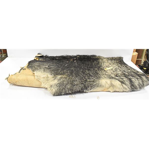 LARGE COW HIDE RUG APPROX 4FT X 5 FT