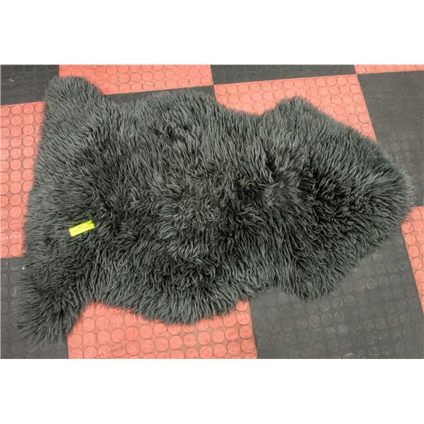 GREY AUSTRALIAN SHEEPSKIN RUG APPROX 41" X 24"