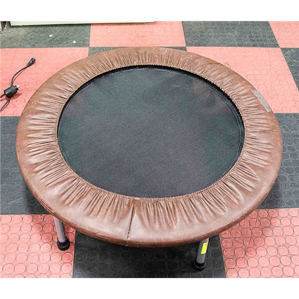 FITNESS TRAMPOLINE APPROX 36" DIAMETER