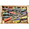Image 1 : LARGE FLAT OF ASSORTED SCREWDRIVERS, AT LEAST 30