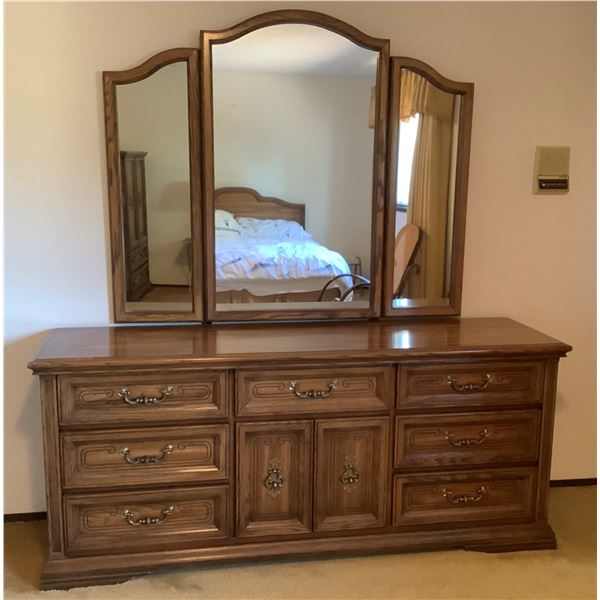 Dresser with 3 Mirrors