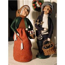 Byers Choice Caroler - a man and woman #1956971