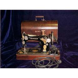 Singer Sewing Machine in Case #1967265