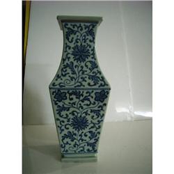 chinese blue and white porcelain vase #2000921