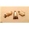 Image 1 : VINTAGE THREE MOTHER OF PEARL BROOCHES #1966752