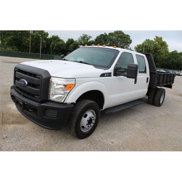 2015 FORD F350 XL Flatbed Truck