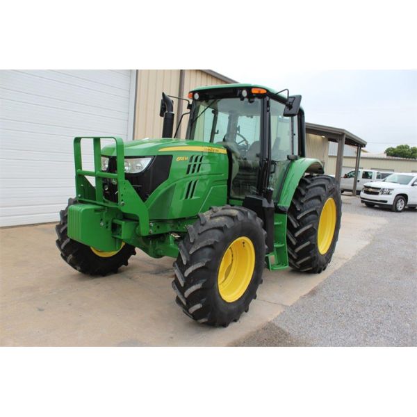 2015 JOHN DEERE 6105M Farm Tractor