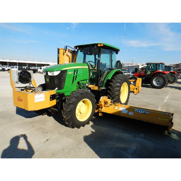 2015 JOHN DEERE 6105D Farm Tractor