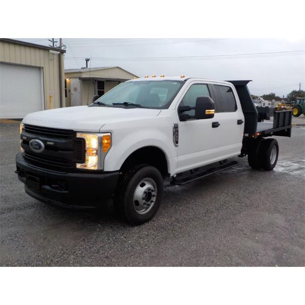 2017 FORD F350 XL Flatbed Truck