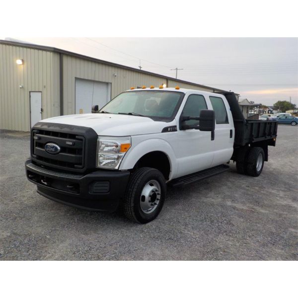 2015 FORD F350 XL Flatbed Truck