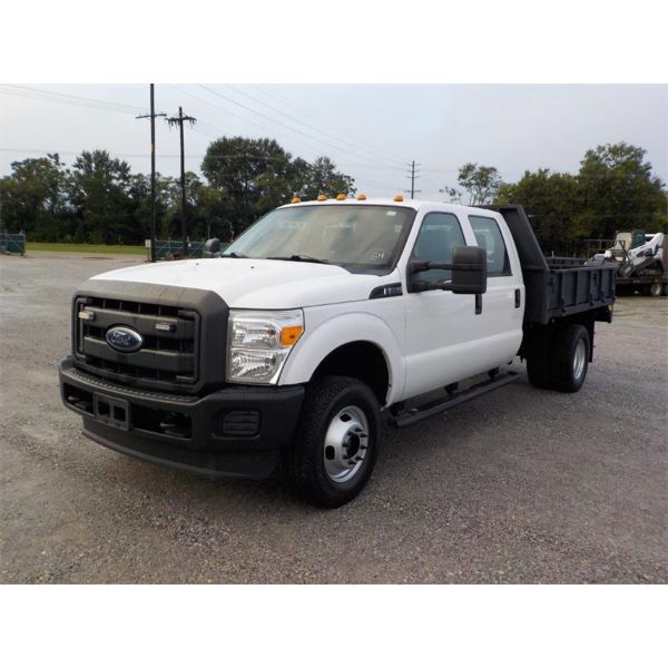 2015 FORD F350 XL Flatbed Truck