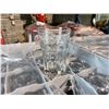 Image 2 : 300 COMMERCIAL ROCK BEER GLASSES IN PLASTIC GLASS TRAYS