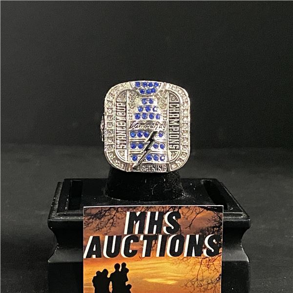 TAMPA BAY LIGHTNING N.H.L 2004 "CHAMPIONS" CHAMPIONSHIP REPLICA RING (ref813)