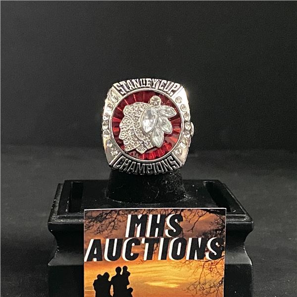 CHICAGO BLACKHAWKS N.H.L 2013 "TOEWS" CHAMPIONSHIP REPLICA RING (ref821)