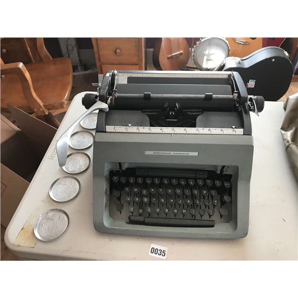 Underwood Typemaster Typewriter w Cover (Types in Capital Letters Only) & 5 Coasters