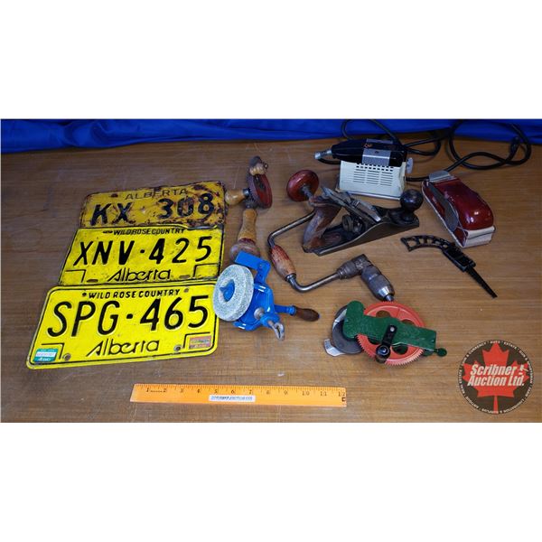 Tray Lot: Palm Sander, Stanley Wood Plane, Small Grinding Wheels, Electric Palm Sander, Lic Plates, 