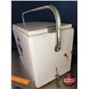 Image 2 : "Hires Root Beer" Picnic Cooler w/Sandwich Tray (12"H x 10"D x 19"W)